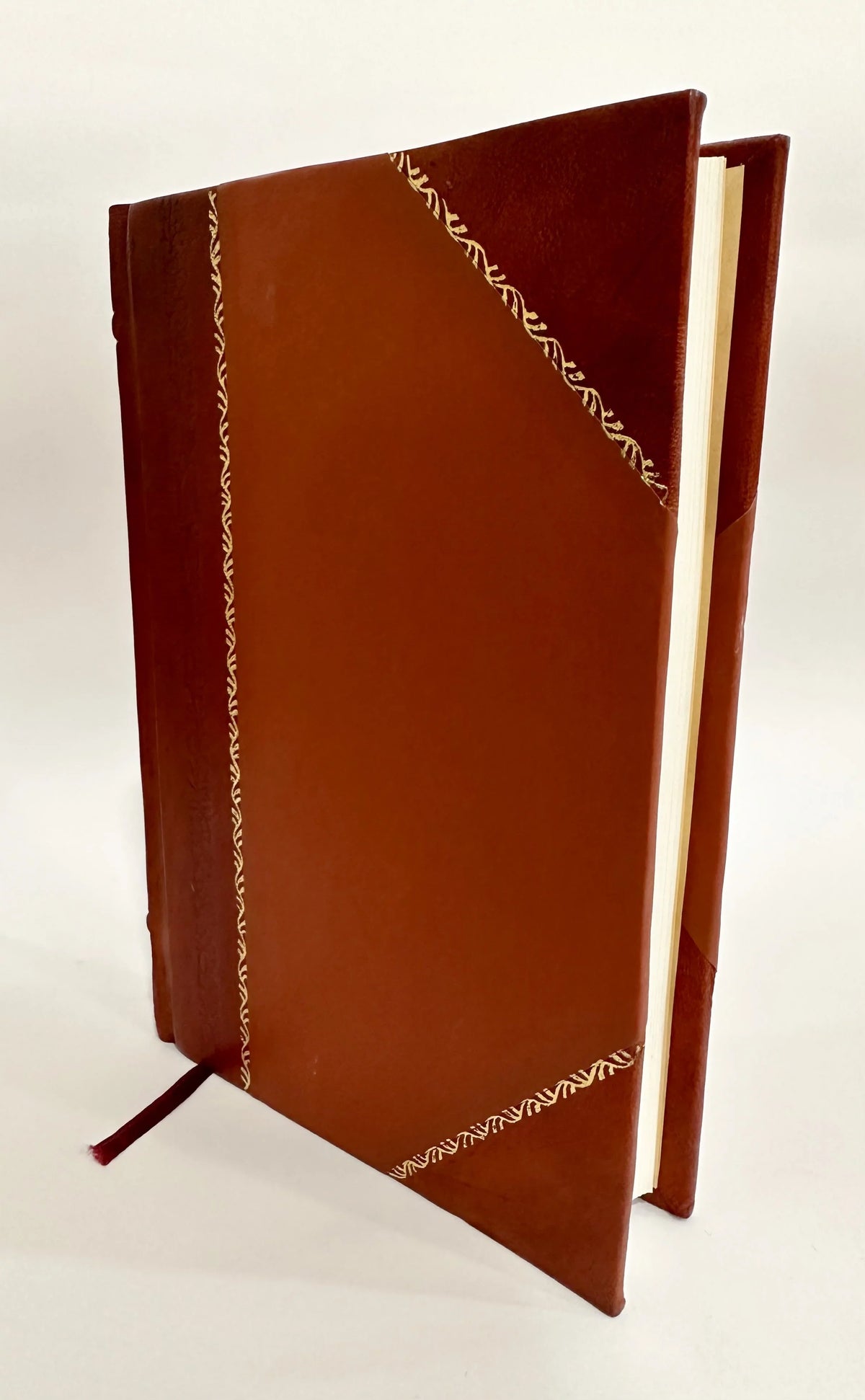 Raccolta Di Alcune Iscrizioni Antiche Ritrovate Nel Distretto Della Citta Di Calvi Non Ancora Pubblicate Colla Giunta Di Un Ristretto Del Santuario Caleno  Di Un Appendice Di (1808) [Leather Bound]